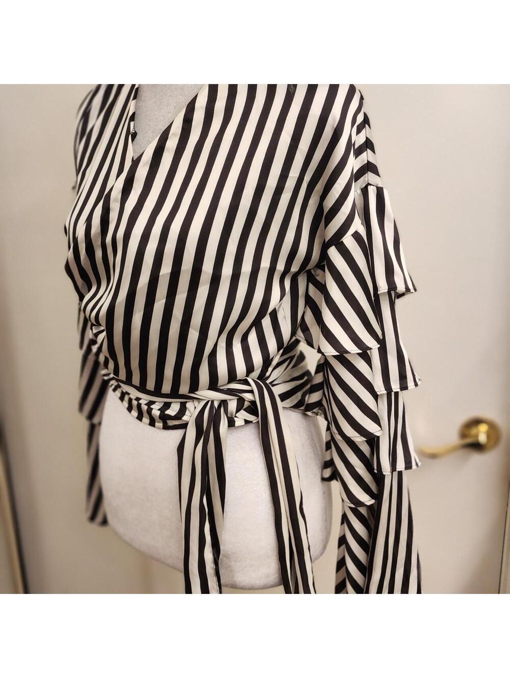 L'Artiste Women's Black and White Blous - Picture 5 of 7
